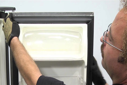 Перенавеска дверей холодильника в Луховицах